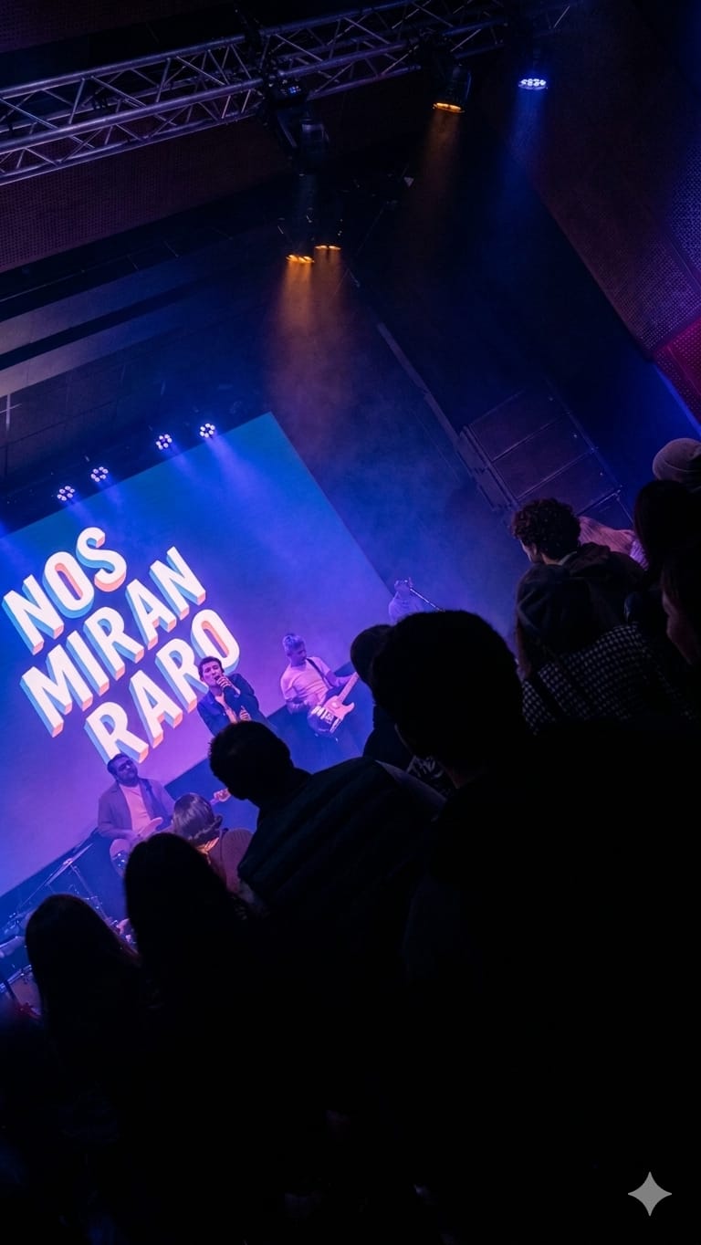 Nos Miran Raro