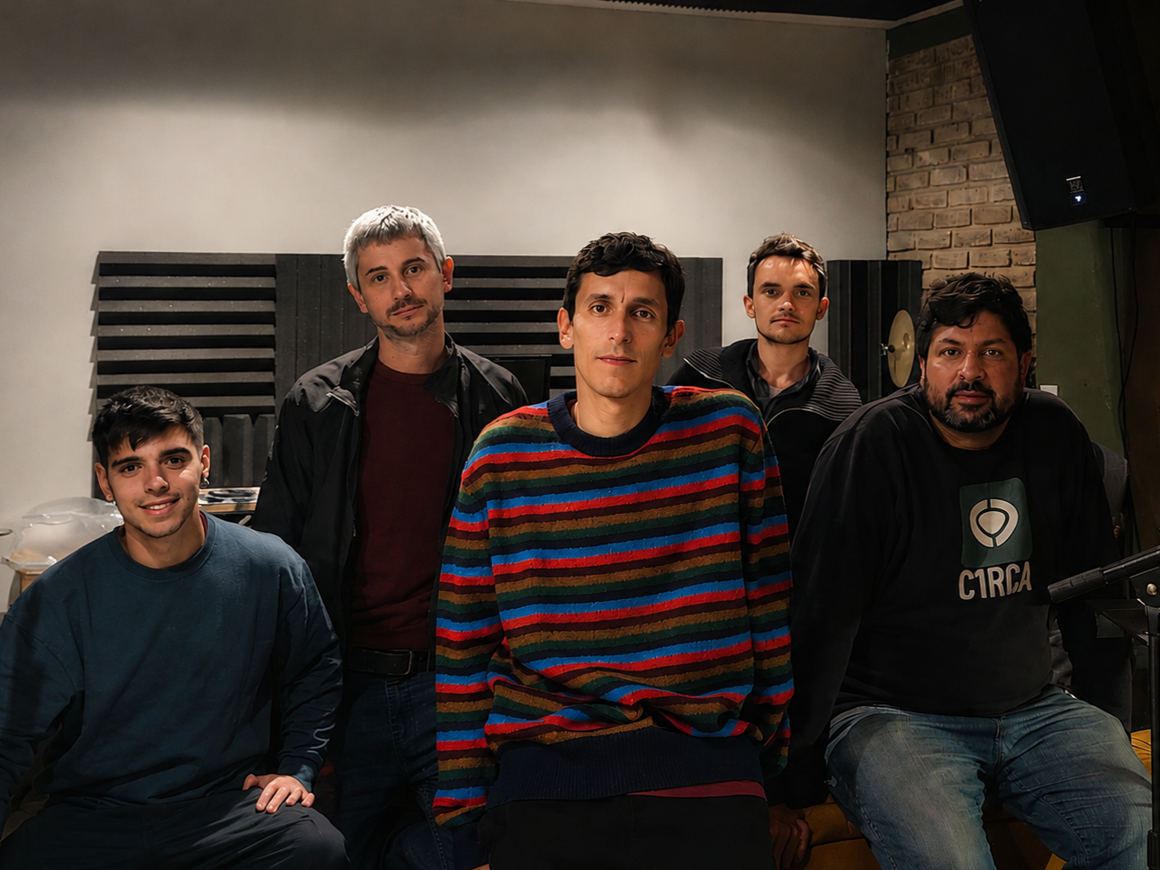 Nos Miran Raro